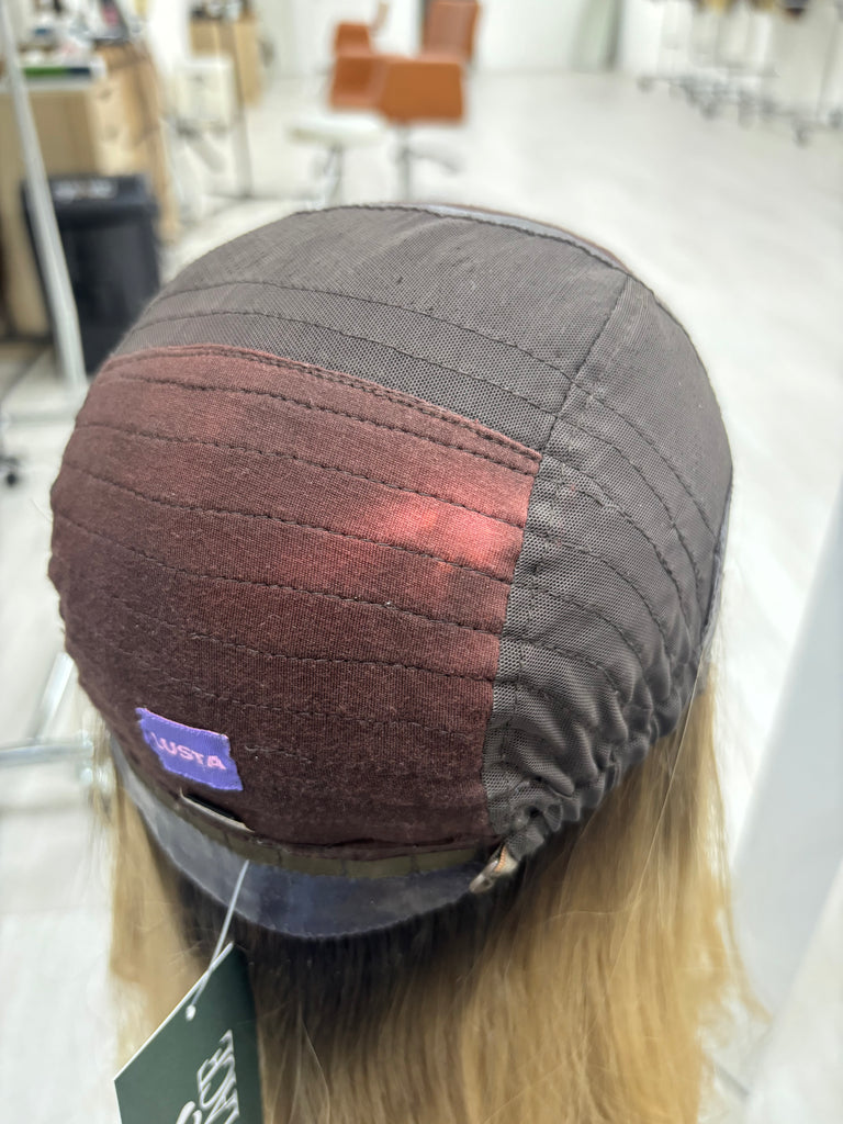  silk top lace front wig - lace front wig - lightly worn wig - preloved wig - wigs for women - affordable natural hair wigs - buy used wigs 
