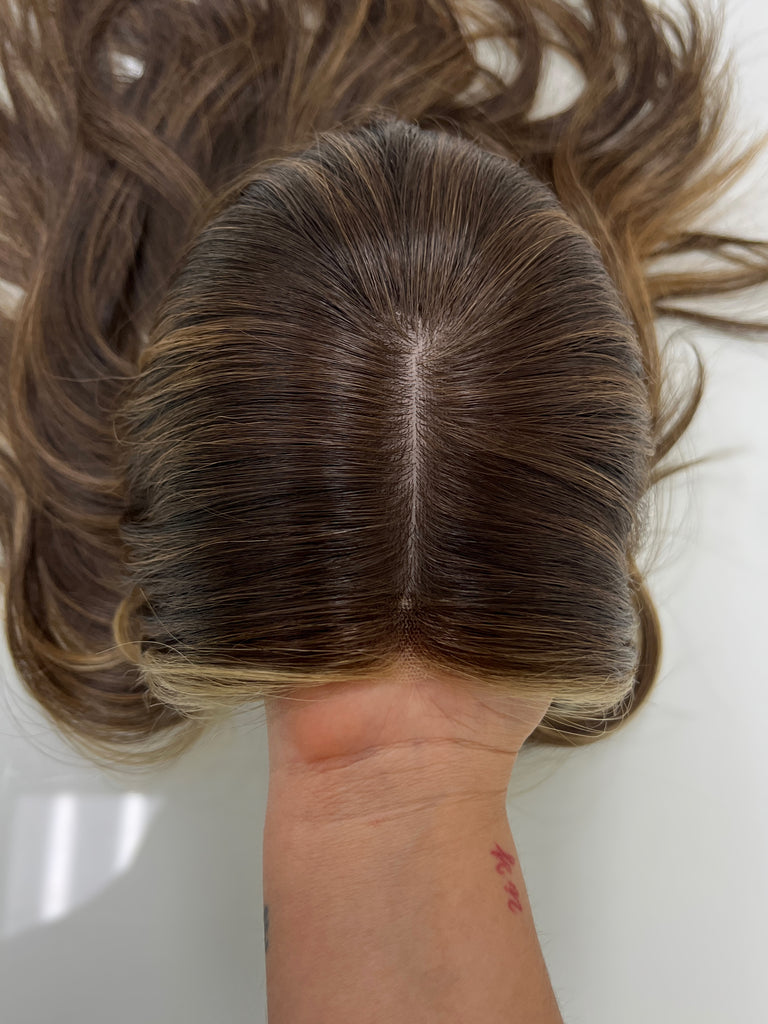 silk top lace front wig - lace front wig - lightly worn wig - preloved wig - wigs for women - affordable natural hair wigs - buy used wigs 
