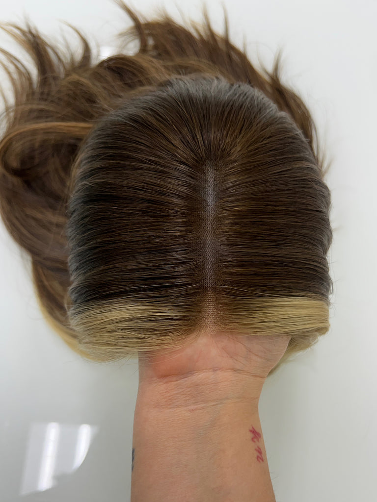 silk top lace front wig - lace front wig - lightly worn wig - preloved wig - wigs for women - affordable natural hair wigs - buy used wigs 
