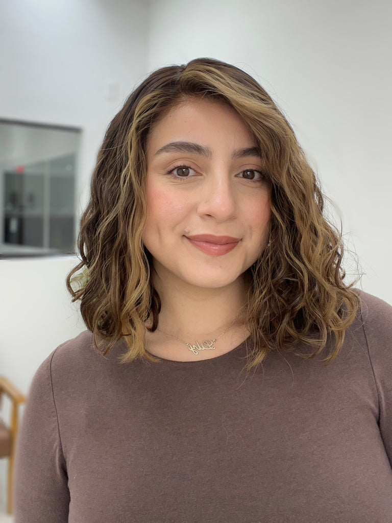 silk top lace front wig - lace front wig - lightly worn wig - preloved wig - wigs for women - affordable natural hair wigs - buy used wigs 
