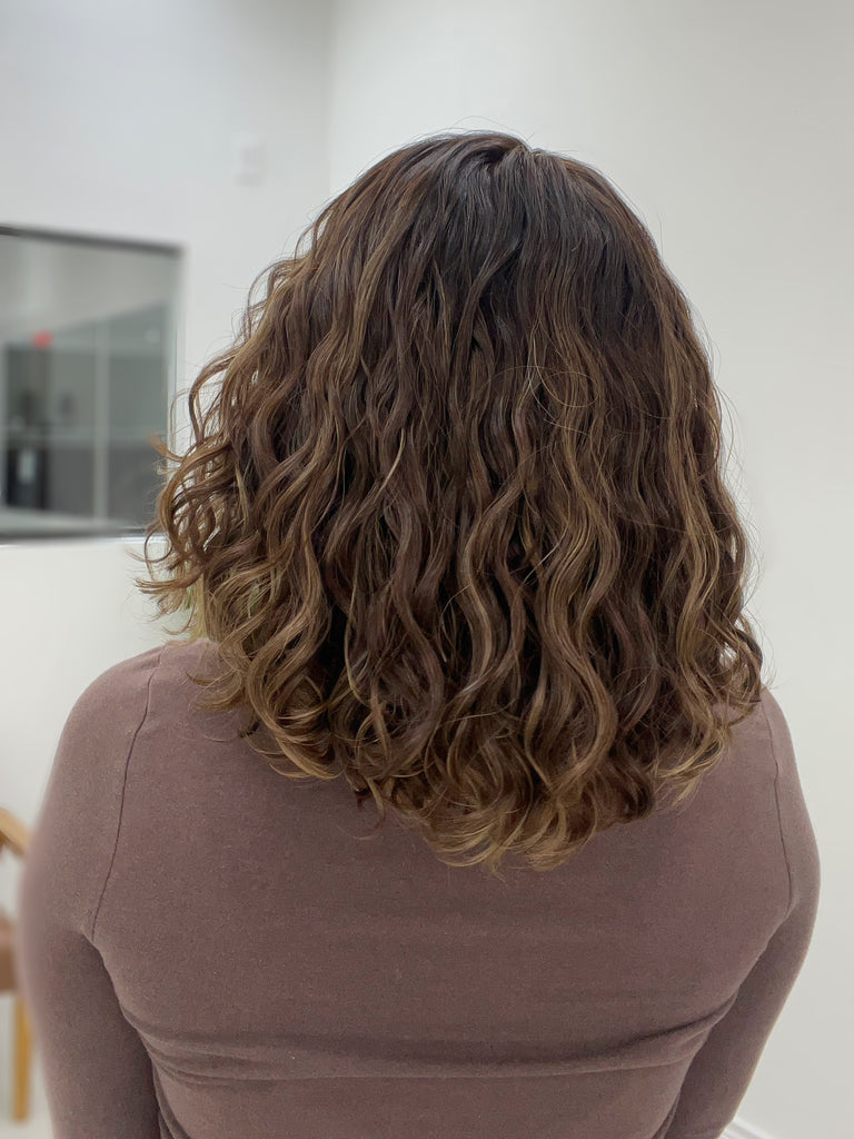 silk top lace front wig - lace front wig - lightly worn wig - preloved wig - wigs for women - affordable natural hair wigs - buy used wigs 
