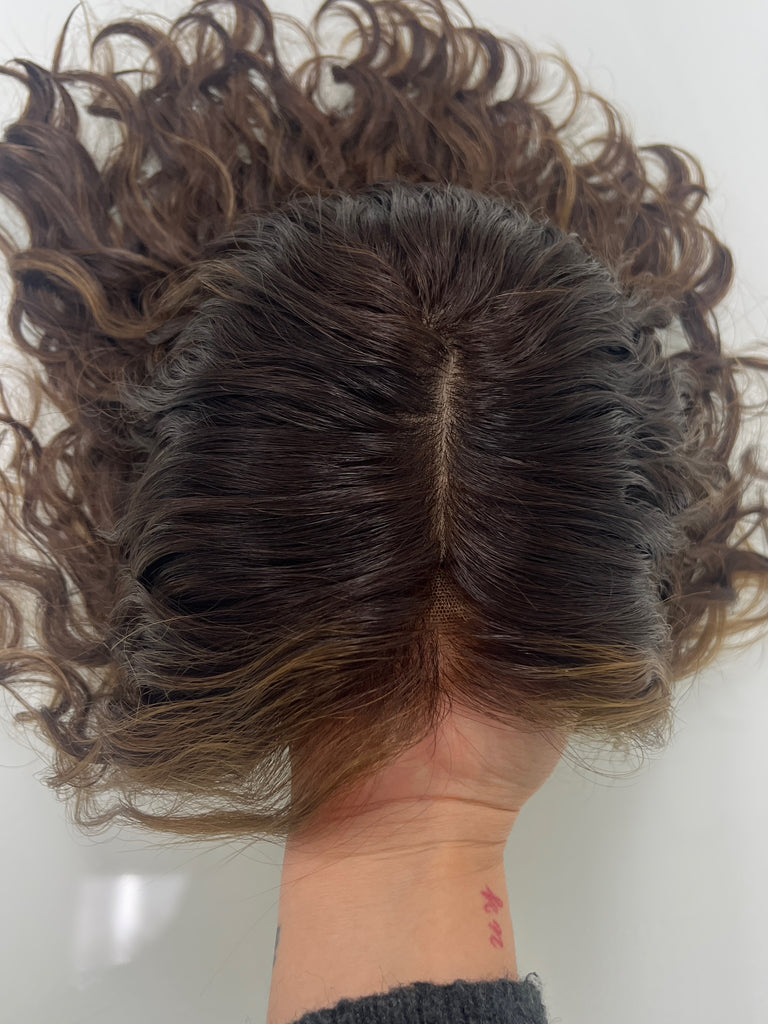 silk top lace front wig - lace front wig - lightly worn wig - preloved wig - wigs for women - affordable natural hair wigs - buy used wigs 
