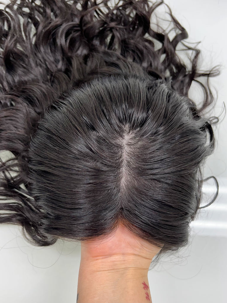 silk top lace front wavy wig - black wavy lace front wig - lightly worn wig - madison wigs - madison comfort cap wig - preloved wig - wigs for women - affordable natural hair wigs - buy used wigs
