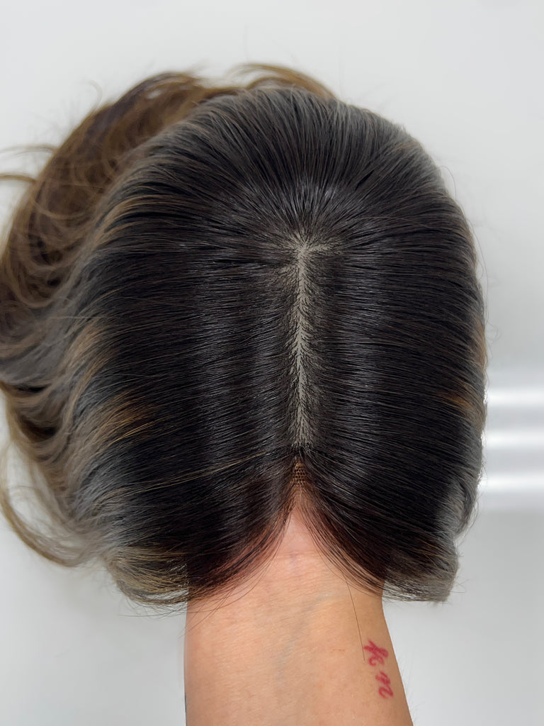 silk top lace front wig - lace front wig - lightly worn wig - preloved wig - wigs for women - affordable natural hair wigs - buy used wigs 
