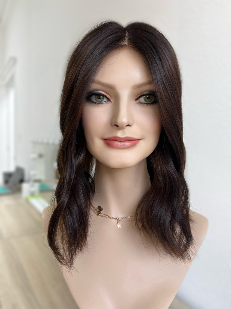A 100% finest quality lightly worn human hair silk top topper. Hair toppers seamlessly blend with your own hair and are the ultimate solution to hair loss and thinning hair. This is a great option for women with alopecia and thin hair to find a high quality hair piece at a discount. 