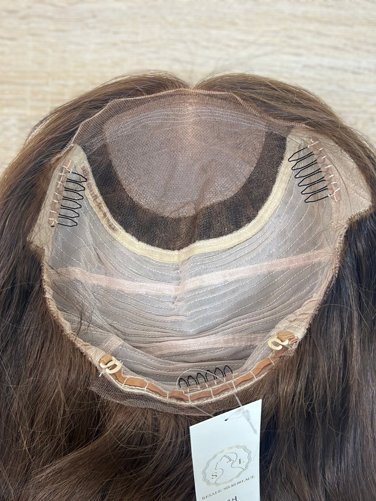 silk top lace front wig - lace front wig - lightly worn wig - preloved wig - wigs for women - affordable natural hair wigs - buy used wigs 
