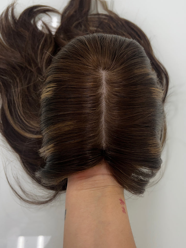 silk top lace front wig - lace front wig - lightly worn wig - preloved wig - wigs for women - affordable natural hair wigs - buy used wigs 