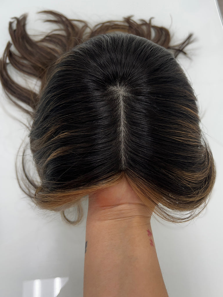 silk top lace front wig - lace front wig - lightly worn wig - preloved wig - wigs for women - affordable natural hair wigs - buy used wigs 
