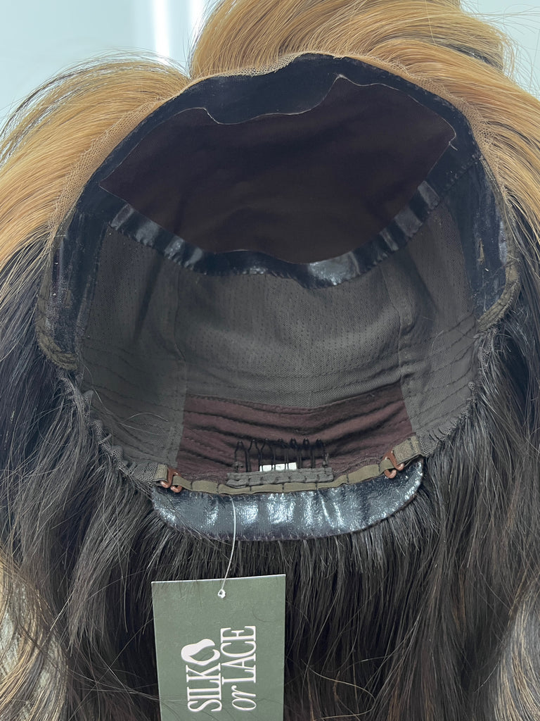 silk top lace front wig - lace front wig - lightly worn wig - preloved wig - wigs for women - affordable natural hair wigs - buy used wigs 
