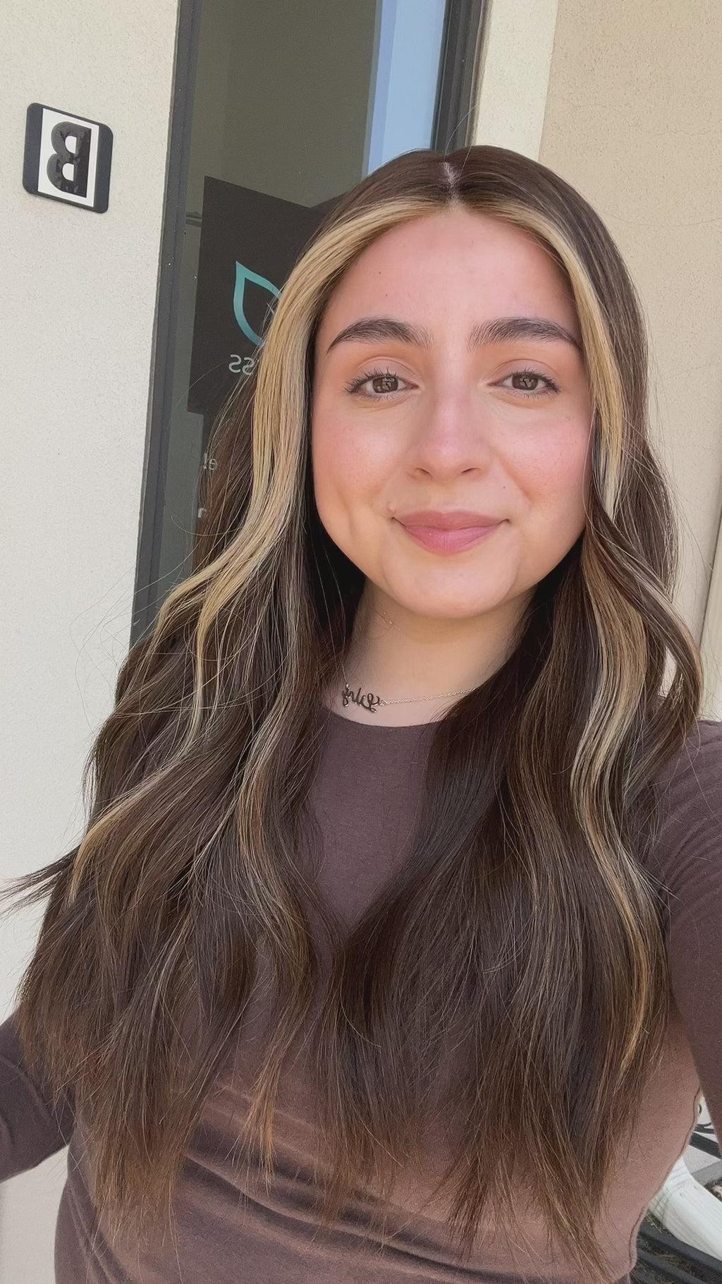silk top lace front wig - lace front wig - lightly worn wig - preloved wig - wigs for women - affordable natural hair wigs - buy used wigs 
